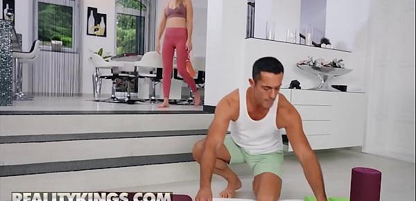 trends(Renato) Has A Morning Yoga Workout Hardcore Sex With His Roommate (Lulu Love) - Reality Kings